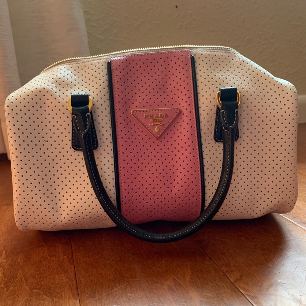 Prada!!! 💕Perforated Saffiano Bag 💕